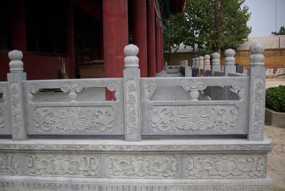 带你了解影响石雕栏杆价格的因素及其对于墙壁的作用